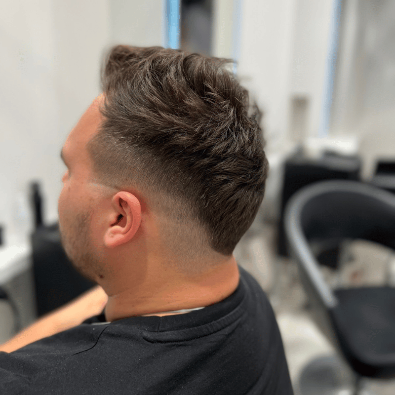 barber férfi hajvágás hajfestés 